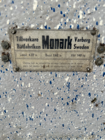 1197719-6 Plastic boat