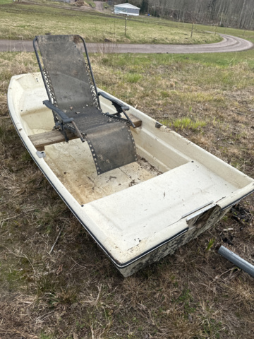 1197720-7 Plastic boat