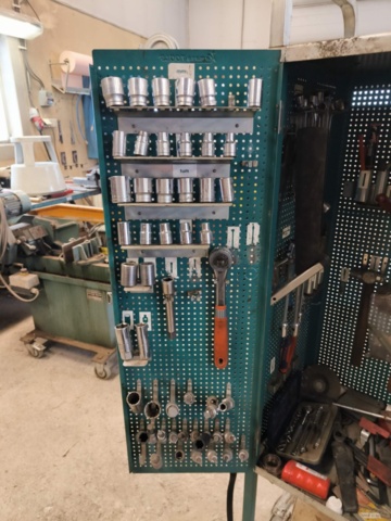 1129193-24 Verktygsskåp med Innehåll