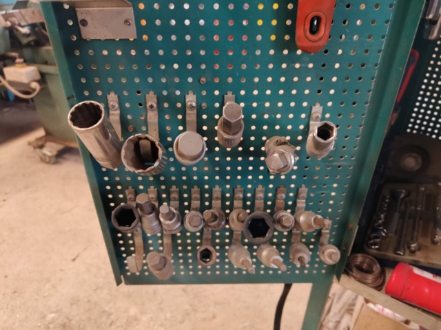 1129193-27 Verktygsskåp med Innehåll