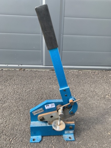 1035516-1 Bench model sheet metal scissors