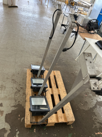 1152866-1 3st strålkastare ACT med 1,5 meters fästarm