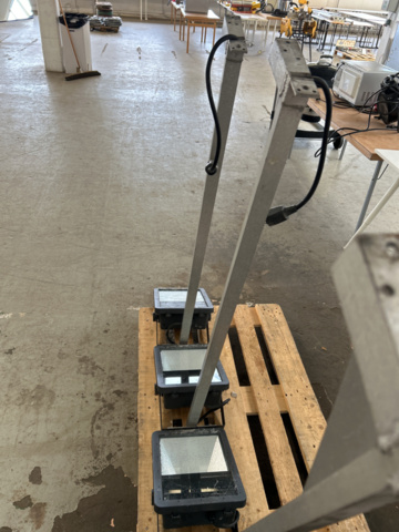 1152866-2 3st strålkastare ACT med 1,5 meters fästarm