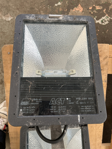 1152866-5 3st strålkastare ACT med 1,5 meters fästarm