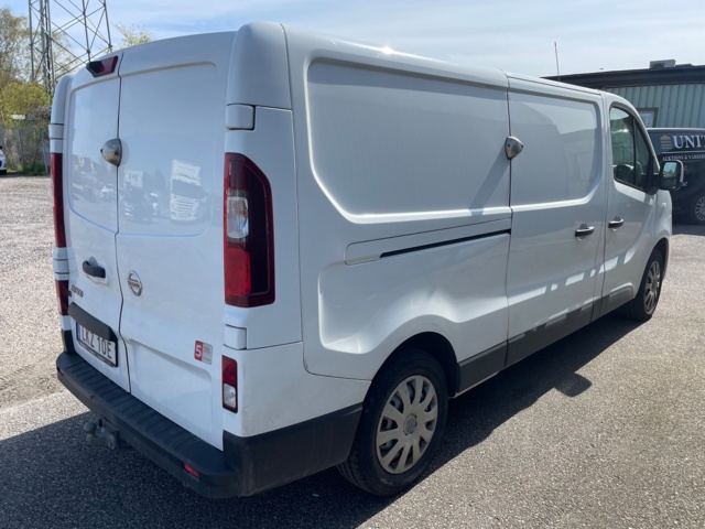 461956-5 Nissan NV300 Skåpbil 2.9t -2019