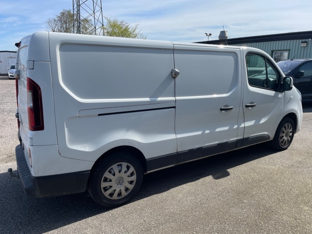 461956-6 Nissan NV300 Skåpbil 2.9t -2019