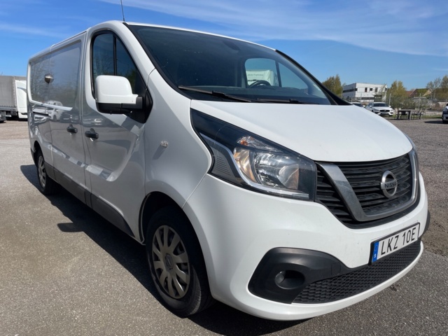461956-7 Nissan NV300 Skåpbil 2.9t -2019