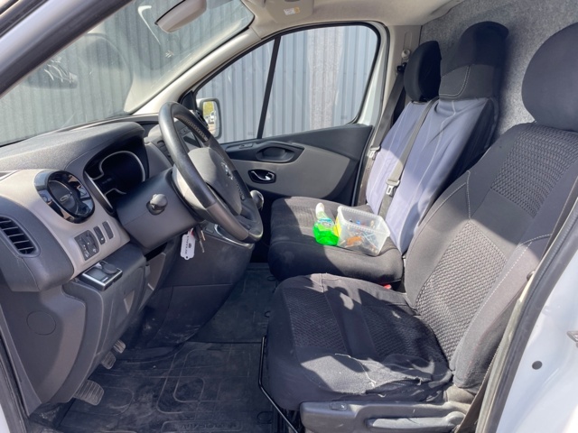 461956-9 Nissan NV300 Skåpbil 2.9t -2019