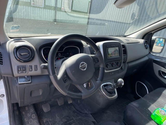 461956-10 Nissan NV300 Skåpbil 2.9t -2019