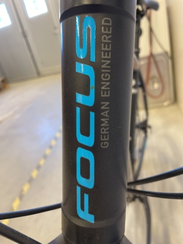 999324-23 Bike Focus Crater Lake