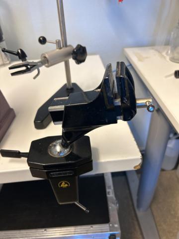 1192520-6 Knee joint press with 2 holders - Berg & Schmid HK 500