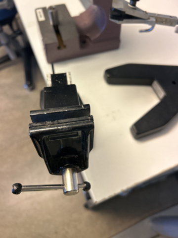 1192520-7 Knee joint press with 2 holders - Berg & Schmid HK 500