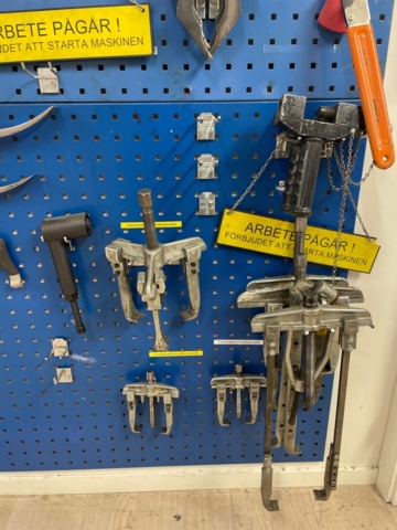 1152901-3 Toolbars with content