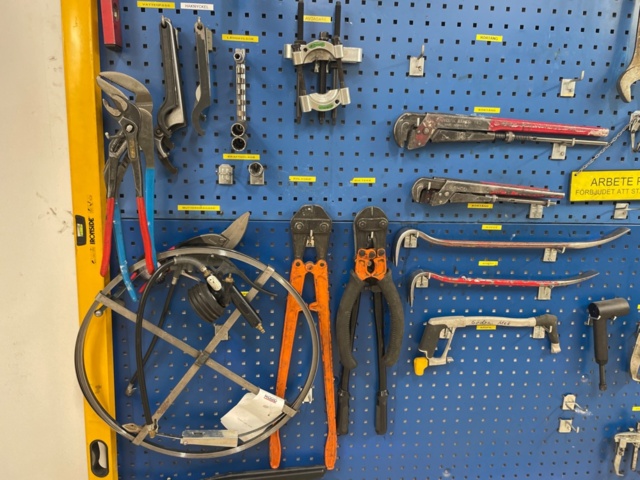 1152901-4 Toolbars with content