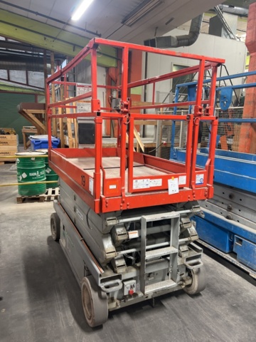 1152976-1 Scissor lift Skyjack, work platform for 3 people