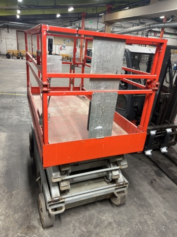 1152976-8 Scissor lift Skyjack, work platform for 3 people