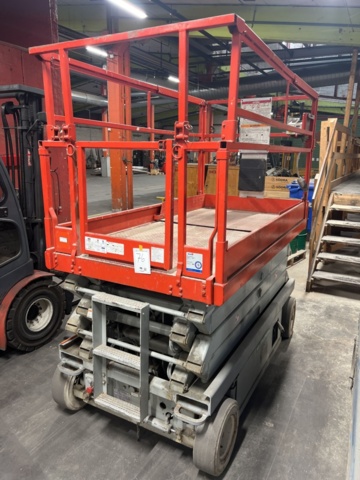 1152976-9 Scissor lift Skyjack, work platform for 3 people