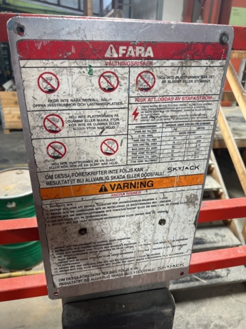 1152976-18 Scissor lift Skyjack, work platform for 3 people