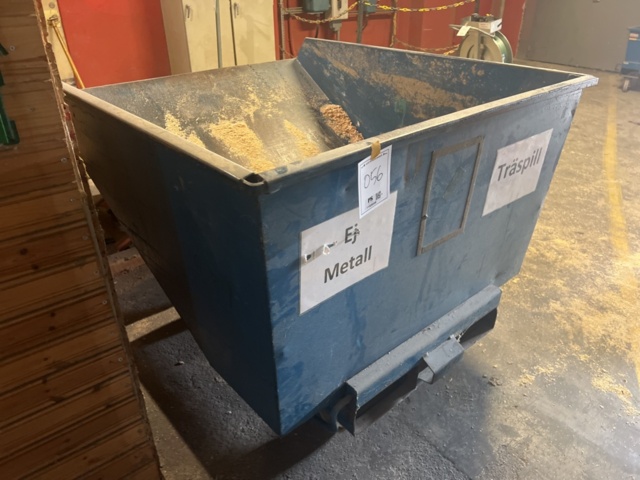 1153056-4 Tippable waste container on wheels