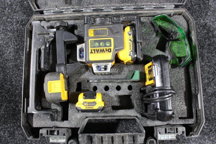 1178496-4 Cross laser, Laser detector with stand & accessories - DeWalt DCE089G