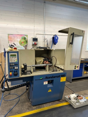 1153111-1 Grinding machine Rondamat 980 and workbench with accessories