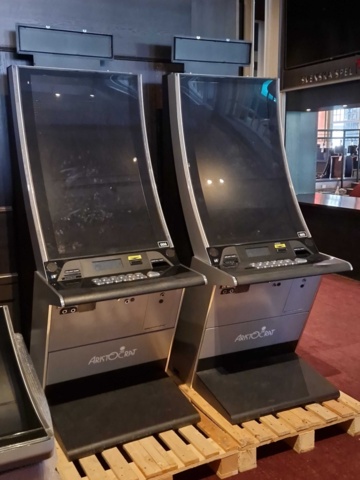 1150320-3 Slot machines 2 pcs - Aristocrat Gen 8 NOTE! No game!