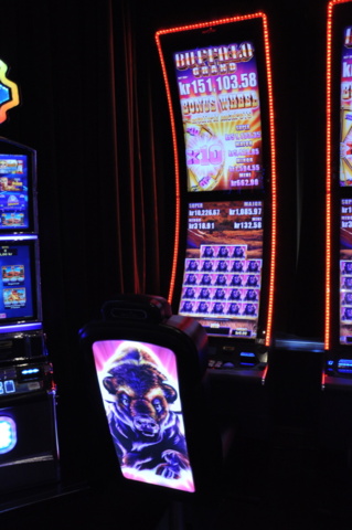 1150320-2 Slot machines 2 pcs - Aristocrat Gen 8 NOTE! No game!