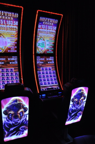 1150320-1 Slot machines 2 pcs - Aristocrat Gen 8 NOTE! No game!