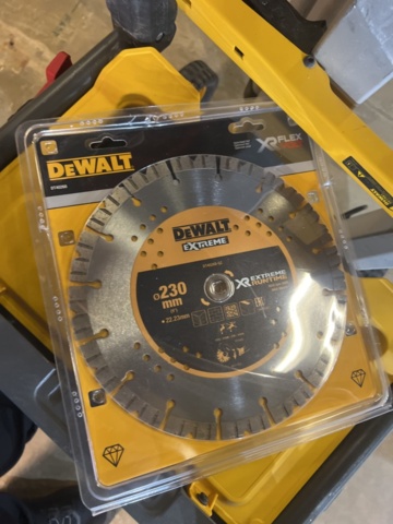 1178512-3 Table saw with stand - DeWalt DCS7485