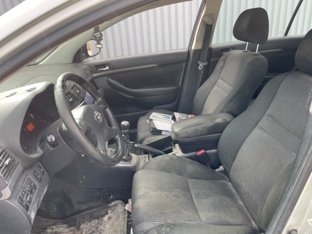 1143377-10 Toyota Avensis Combi 2.0 D-4D Manual, 126hp, 2008