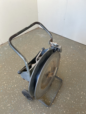 1192555-2 Steel belt packing machine on wheels