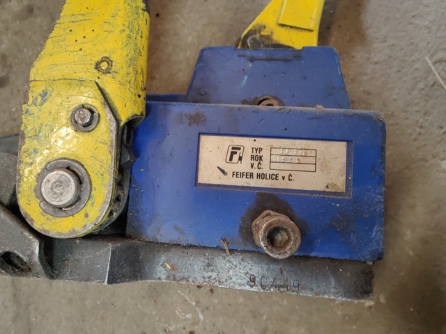 1201305-5 Manual tape machine with extra tape