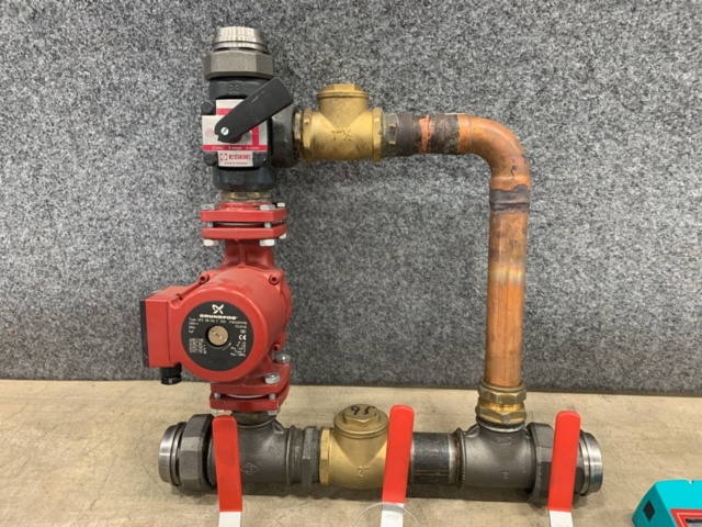 1203146-2 Hot water pump Grundfos 36-50 F 200 & Constant-maintenance regulator Thermomatic K