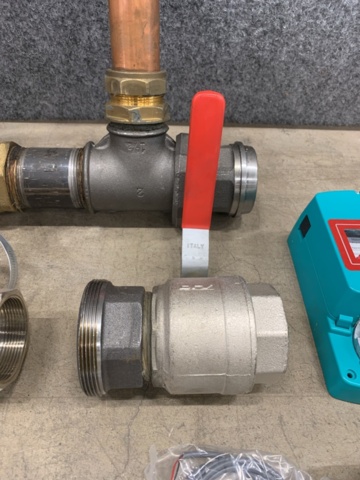 1203146-7 Hot water pump Grundfos 36-50 F 200 & Constant-maintenance regulator Thermomatic K