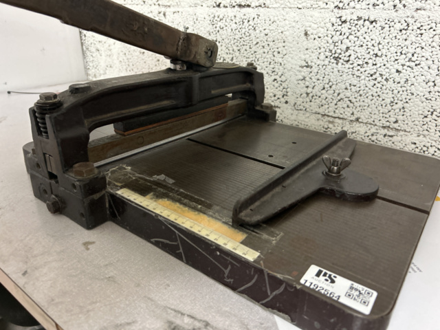 1192564-3 Antique paper guillotine - CHN Mansfeld