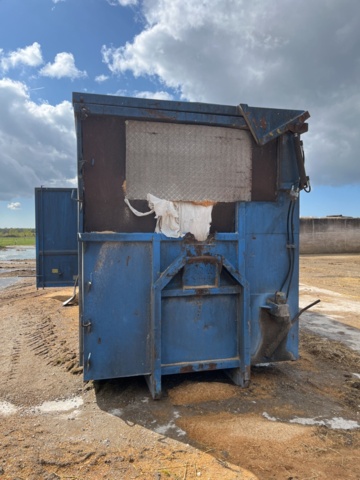 1191408-4 Container 40 cubic meters with opening roof