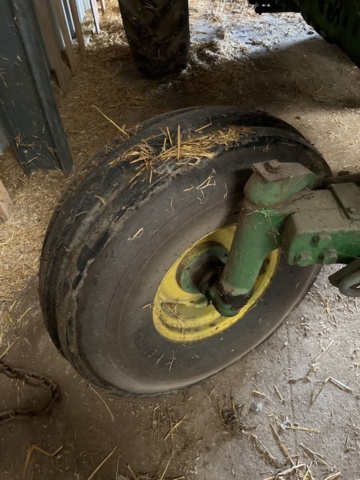 1191410-11 Tractor John Deere 4230 (Repair item)