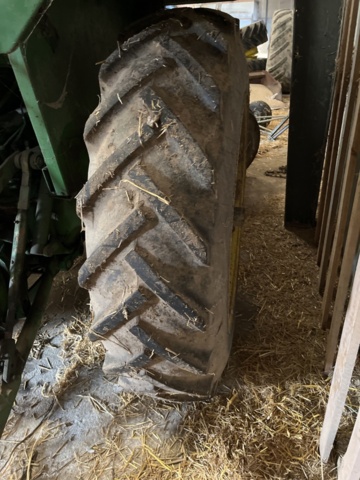 1191410-20 Tractor John Deere 4230 (Repair item)