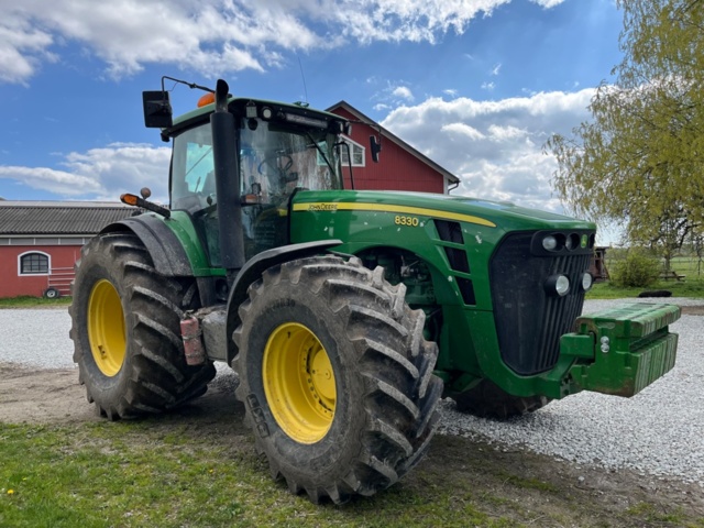 1203671-3 Tractor, John Deere 8330 (reg: BTX982)