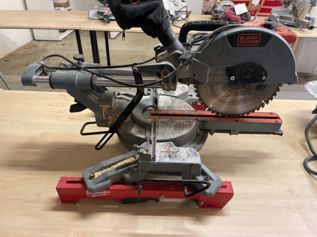 1151915-1 Cut/miter saw Black & Decker Bes 710
