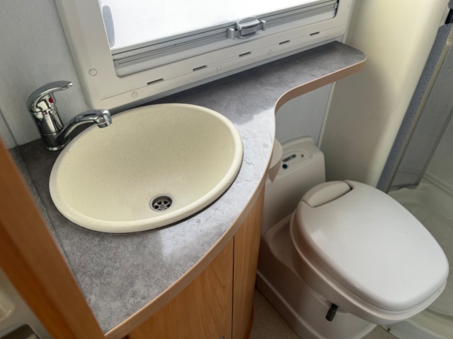 985412-20 Chausson Welcome 28 motorhome Ford 2.4 TDCi 137hp, 2005 "New engine 0 miles"