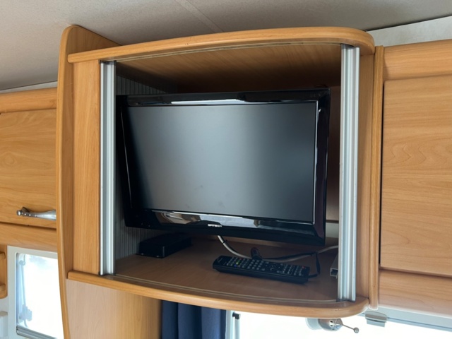 985412-35 Chausson Welcome 28 motorhome Ford 2.4 TDCi 137hp, 2005 "New engine 0 miles"