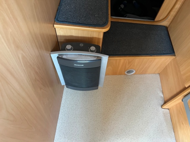 985412-40 Chausson Welcome 28 motorhome Ford 2.4 TDCi 137hp, 2005 "New engine 0 miles"