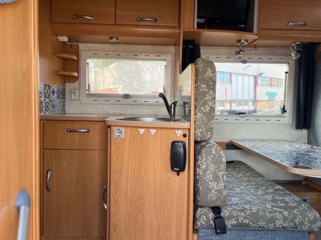 985412-57 Chausson Welcome 28 motorhome Ford 2.4 TDCi 137hp, 2005 "New engine 0 miles"