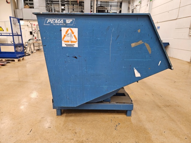 1153272-2 Tippable waste container