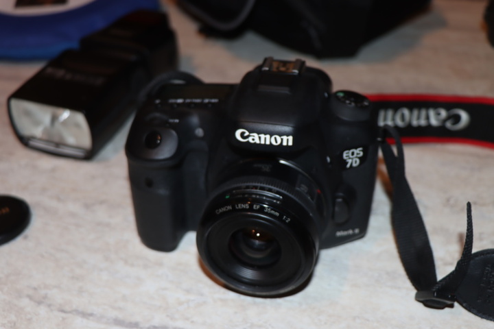 1173591-5 Canon EOS 7D with 35mm lens