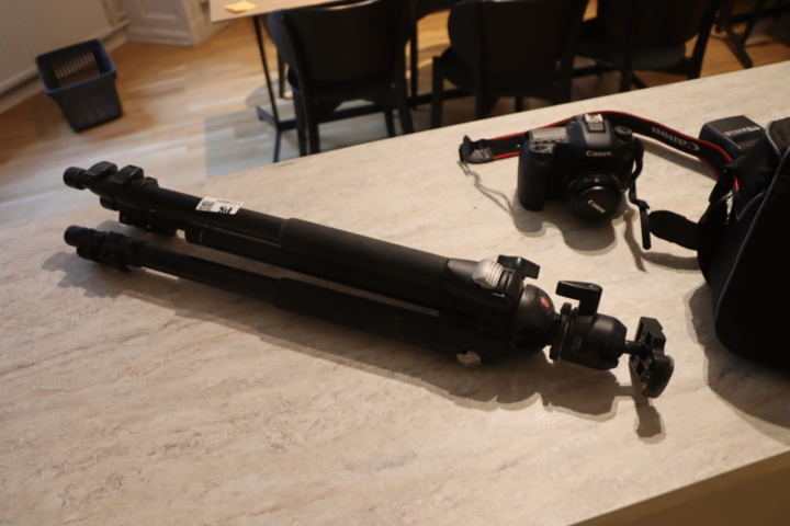 1173591-7 Canon EOS 7D with 35mm lens