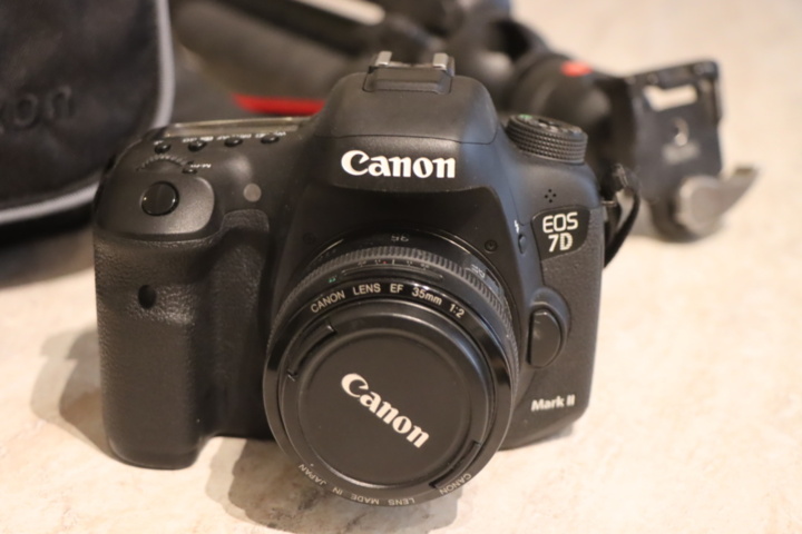 1173591-17 Canon EOS 7D with 35mm lens