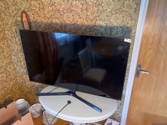 1121802-1 Samsung TV 50 inches