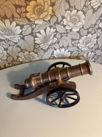 1121807-7 Brass cannon & striker-fired gun